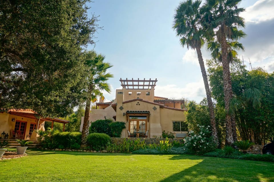 Blue Iguana Inn Hotel in Southern California