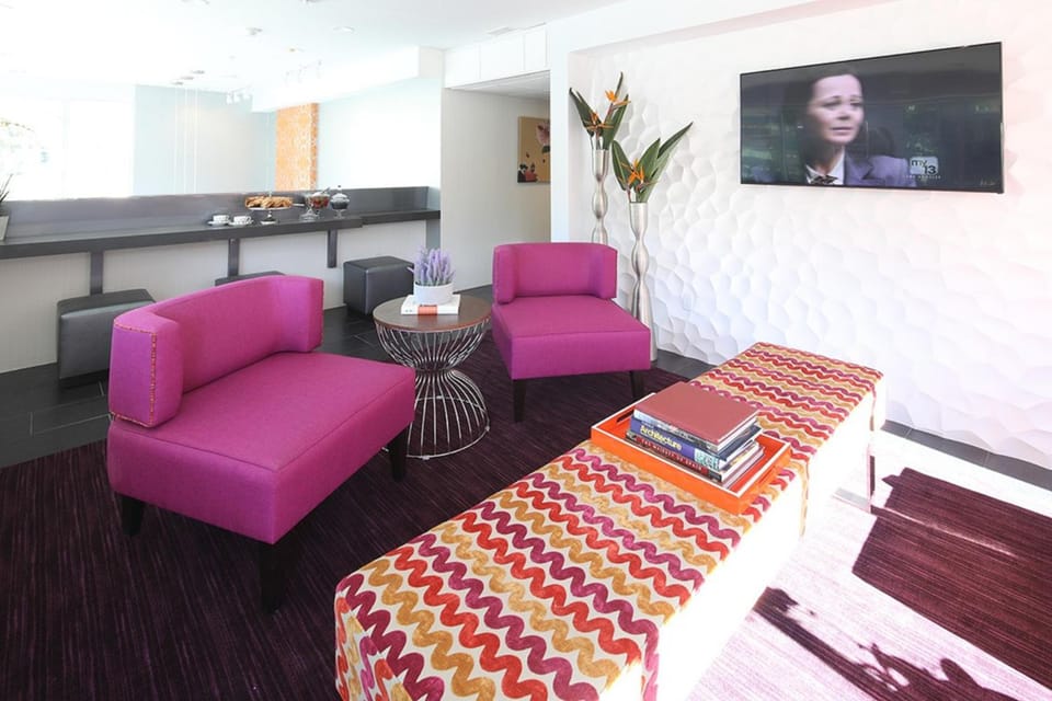 Shared lounge/TV area