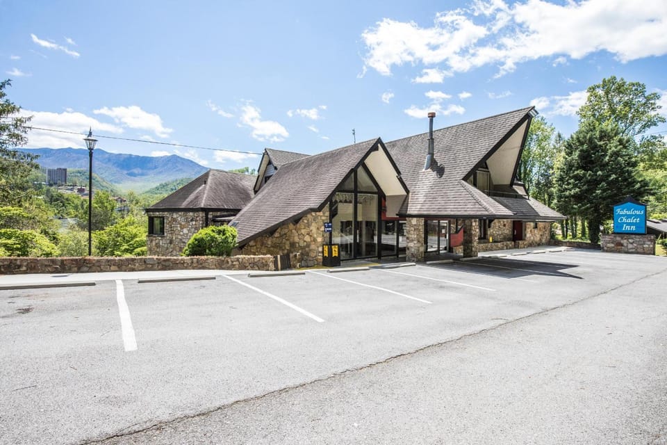 Fabulous Chalet Inn Hotel in Gatlinburg