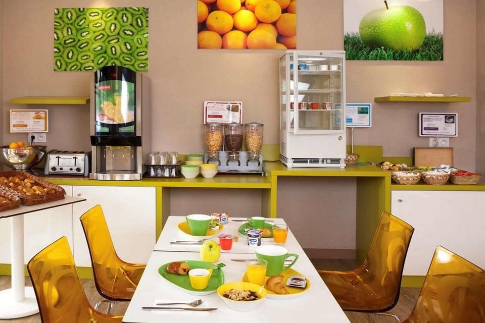 Inter-Hotel Wilson Hotel in Saint-Denis, France