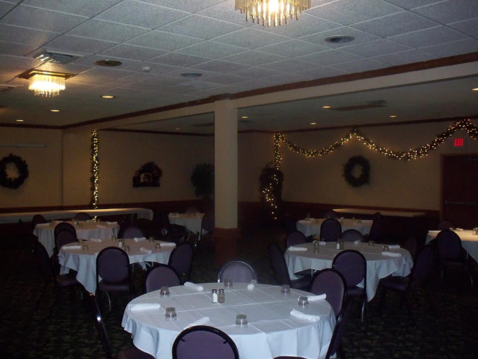 Gladstone Inn and Suites Hotel in Jamestown