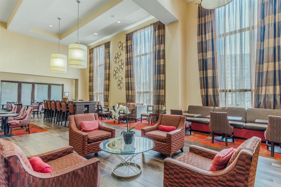 Hampton Inn & Suites Detroit/Airport-Romulus Hotel in Romulus