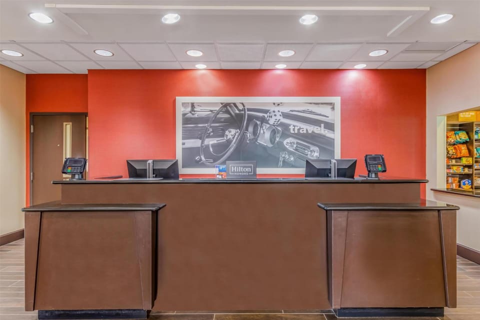 Hampton Inn & Suites Detroit/Airport-Romulus Hotel in Romulus