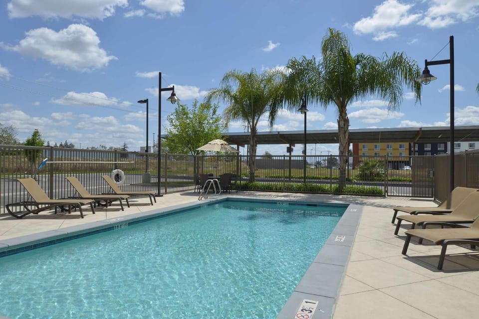 Hampton Inn & Suites Bakersfield North-Airport Hotel in Bakersfield