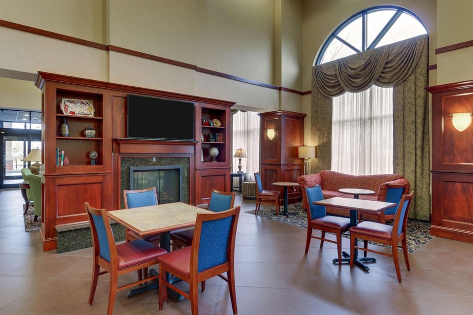 Hampton Inn & Suites Indianapolis-Airport Hotel in Indianapolis