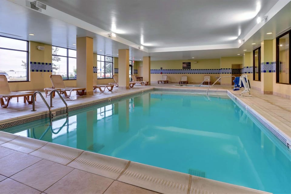 Hampton Inn & Suites Indianapolis-Airport Hotel in Indianapolis