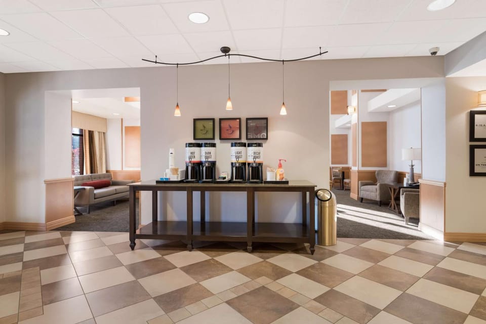 Hampton Inn & Suites Plattsburgh Hotel in Adirondack Mountains