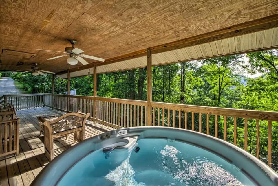 Nantahala Cabins Lodge in Fontana Lake