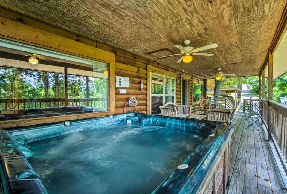 Nantahala Cabins Lodge in Fontana Lake