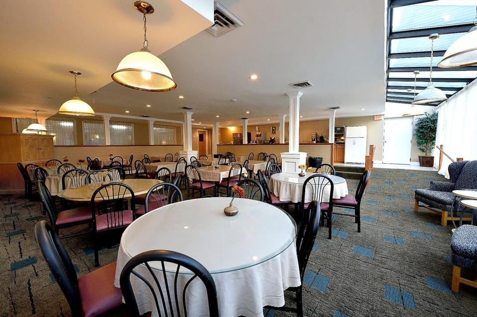 Ambassador Inn & Suites Hotel in West Dennis