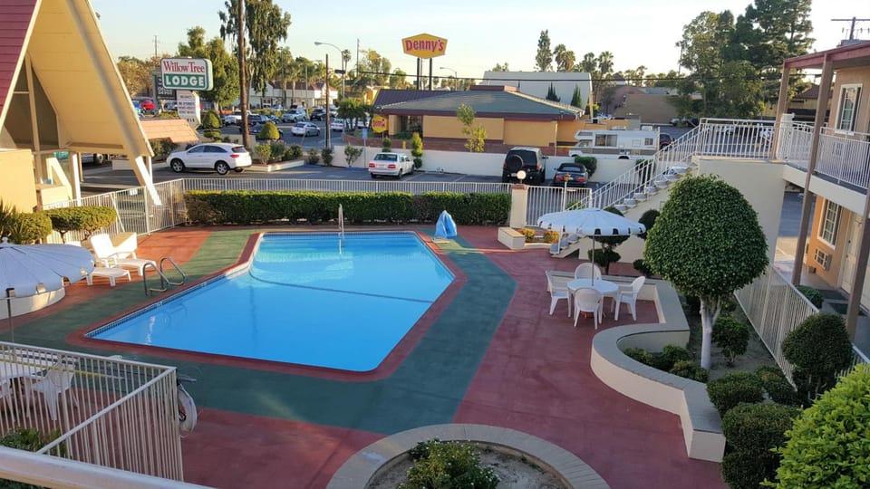 Willow Tree Lodge Motel in Fullerton