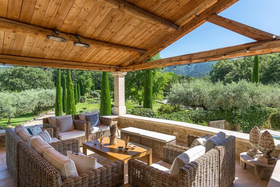 Domaine Les Roullets Hotel in Ménerbes