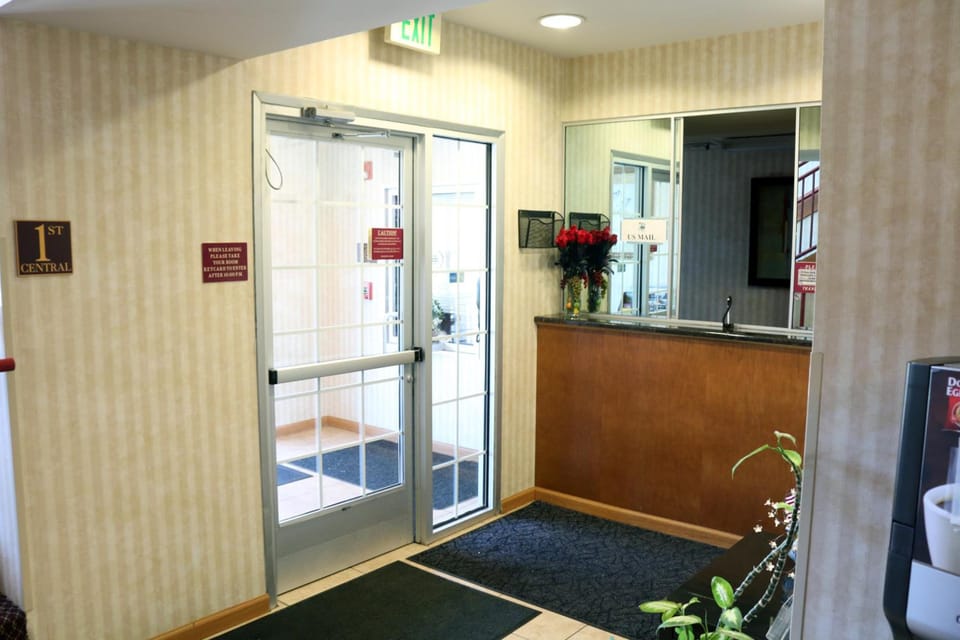 Hometown Inn & Suites Hotel in Indiana