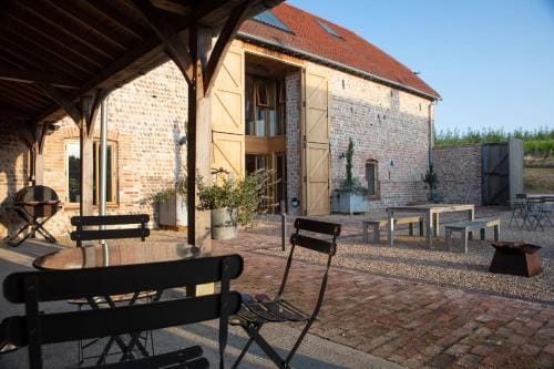 Flint Barns, Rathfinny Wine Estate Hotel in Seaford