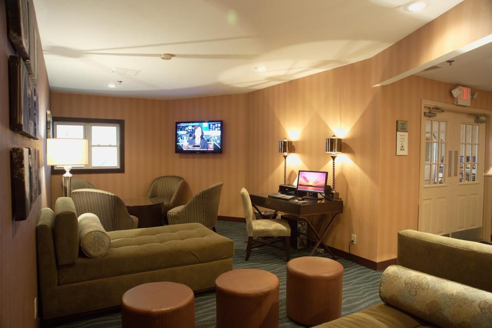 Ivy Court Inn and Suites Hotel in South Bend