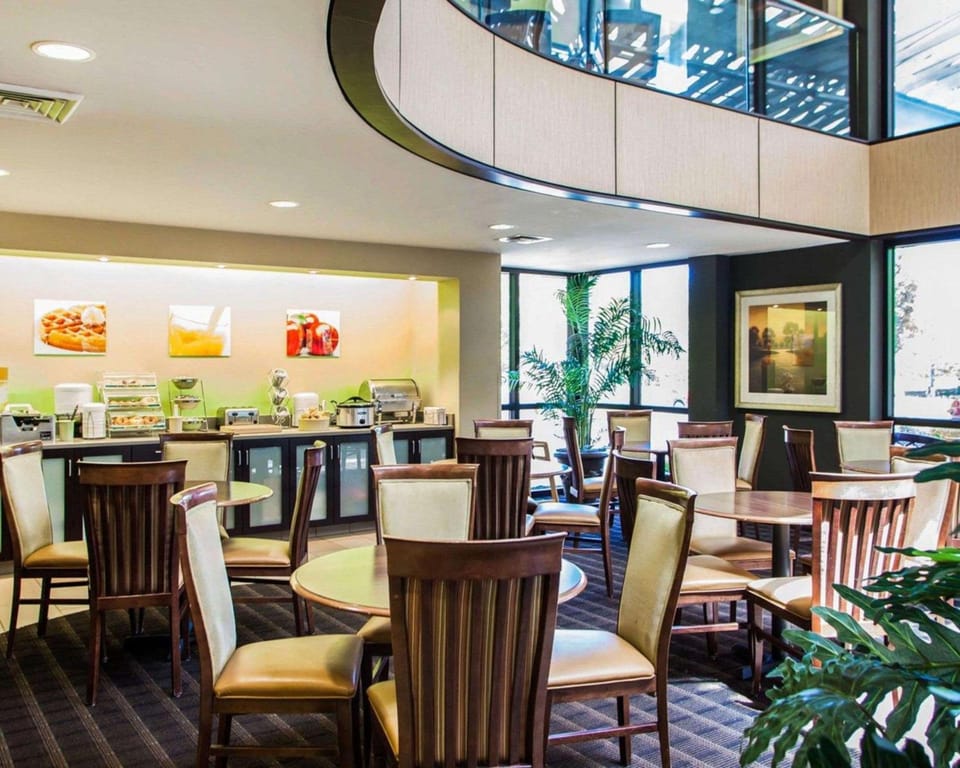 Quality Inn & Suites Peoria North Hotel in Peoria