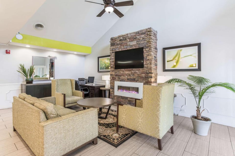 Quality Inn Gallatin-Nashville Metro Hotel in Gallatin