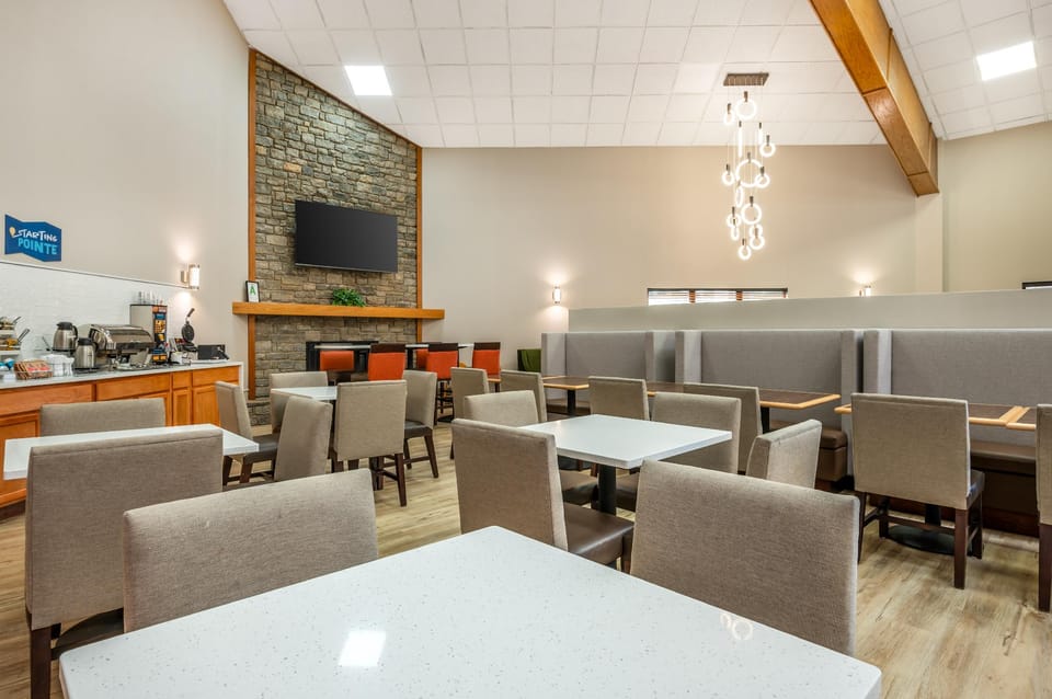 Clarion Pointe Louisville East Hotel in Jeffersontown