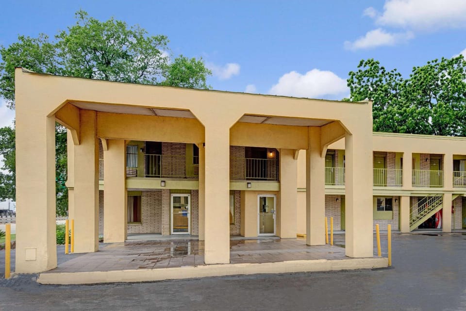 White Rock Inn Motel in San Marcos