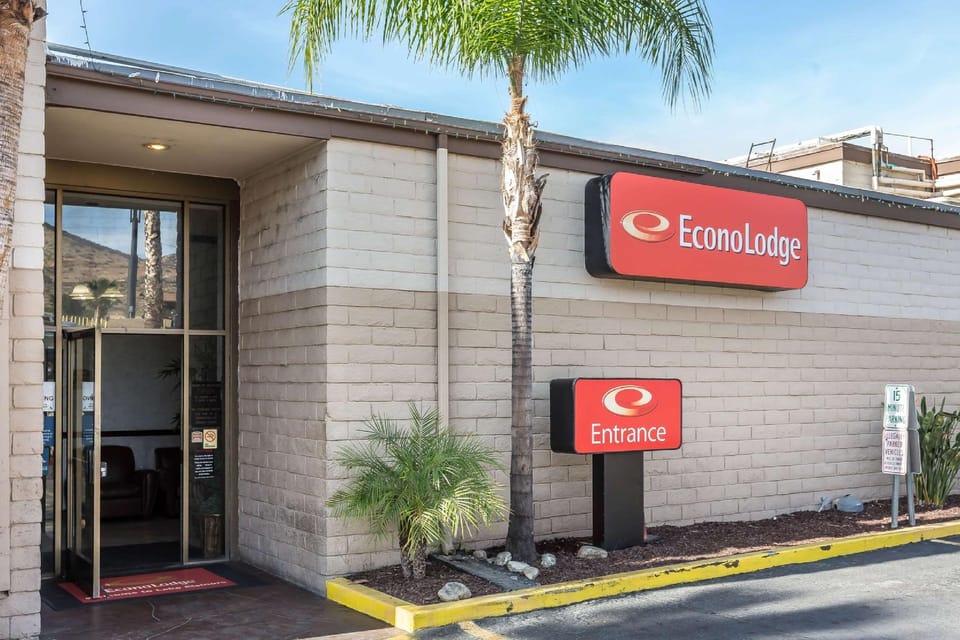 Econo Lodge Lake Elsinore Casino Hotel in Wildomar