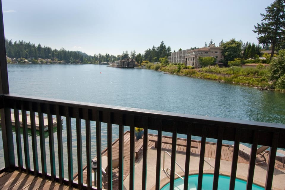 Lakeshore Inn Hotel in Lake Oswego