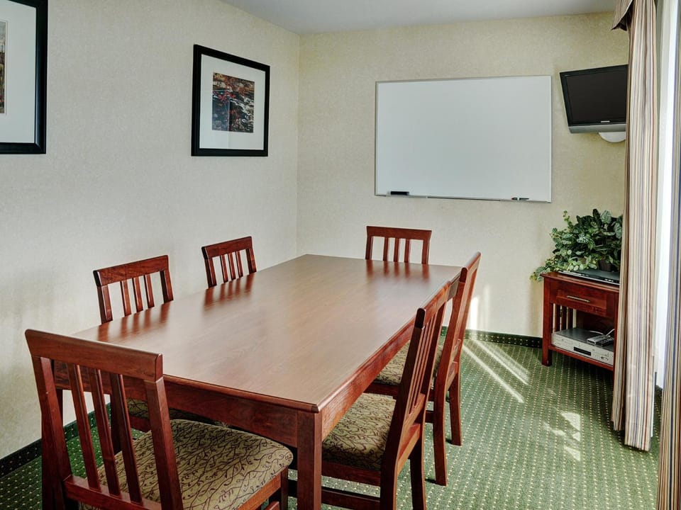 Lakeview Inns & Suites - Slave Lake Hotel in Alberta