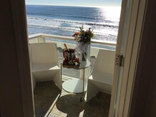 The Oceanfront Stay on MiramarBeach HMB Hotel in El Granada