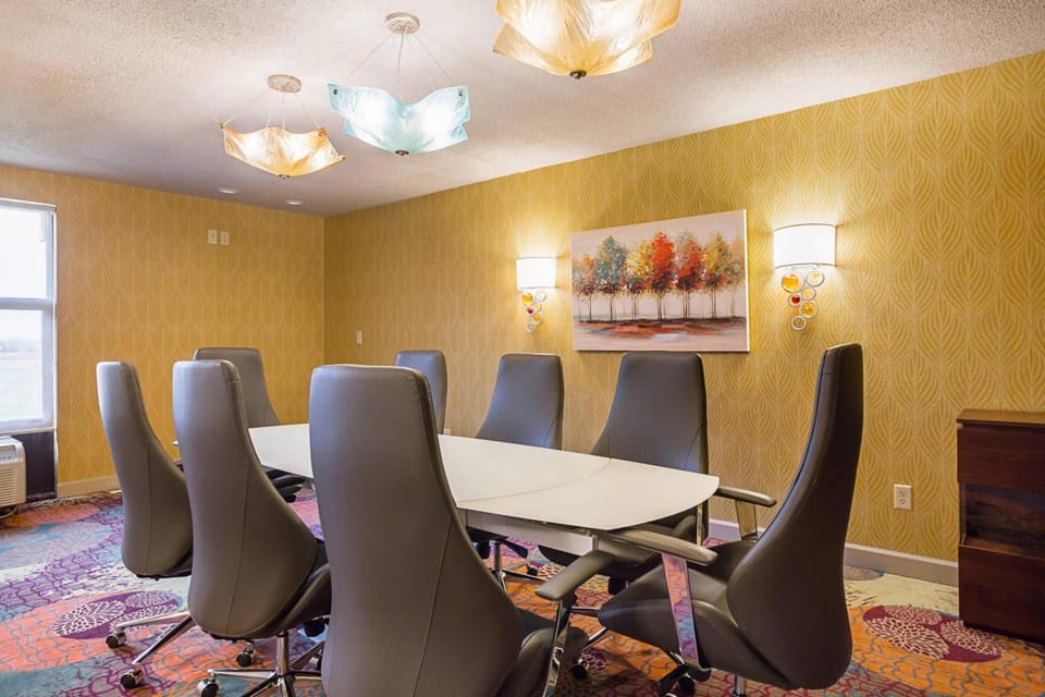 Clarion Inn & Suites Evansville Eastland Area Hotel in Evansville