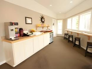 Looking Glass Inn Inn in Lincoln City