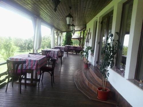 Hanu lu Mos Opinca Hotel in Serbia