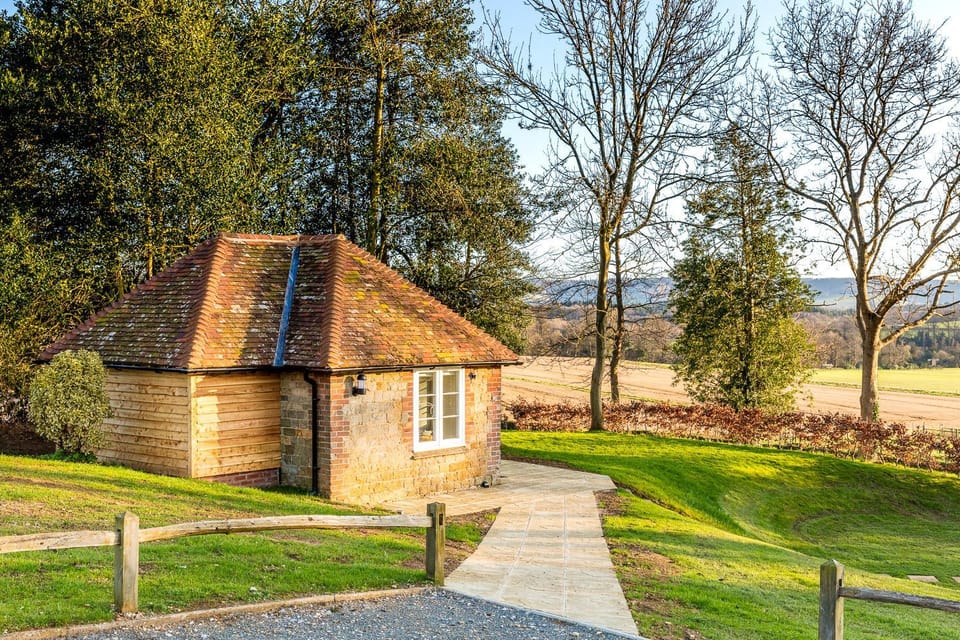 Cowdray Lodge B&B rooms Hotel in Chichester District