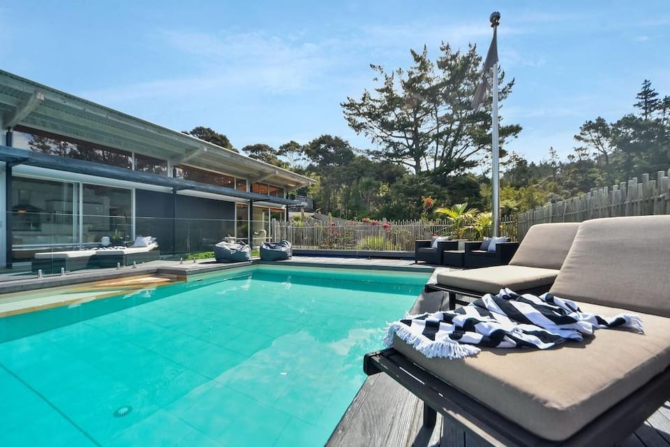 Warblers Retreat Lodge in Auckland