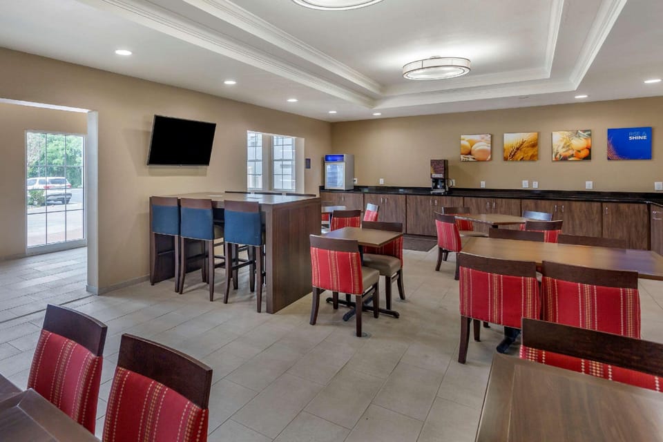 Comfort Suites Clarksville near Governors Square Mall Hotel in Clarksville