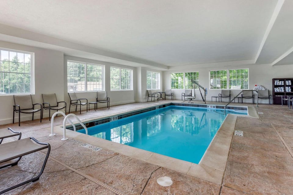 Comfort Suites Clarksville near Governors Square Mall Hotel in Clarksville