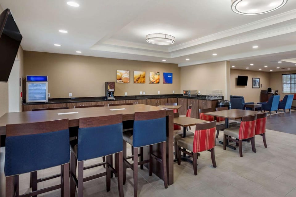 Comfort Suites Clarksville near Governors Square Mall Hotel in Clarksville