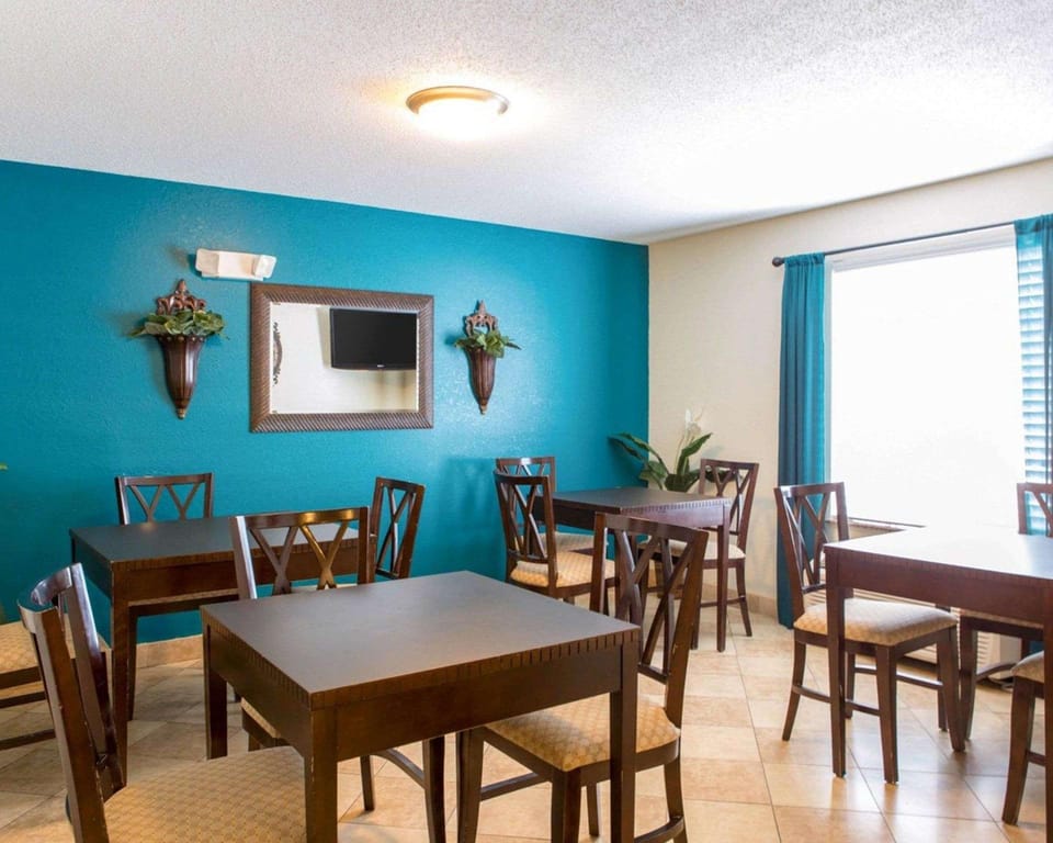 MainStay Suites Knoxville North I-75 Hotel in Knoxville