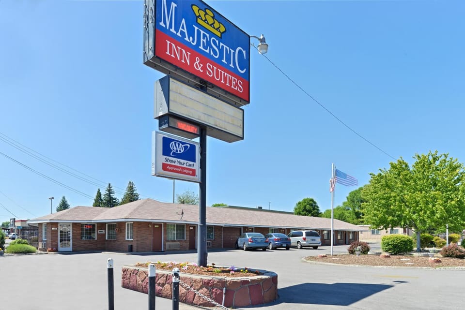 Majestic Inn & Suites Motel in Klamath Falls