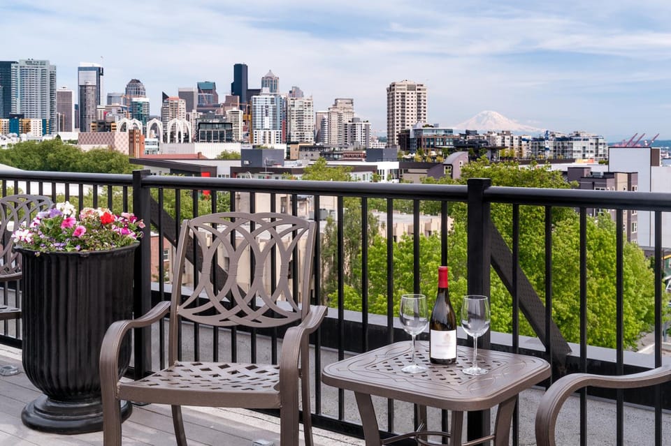 The Mediterranean Inn Inn in Queen Anne