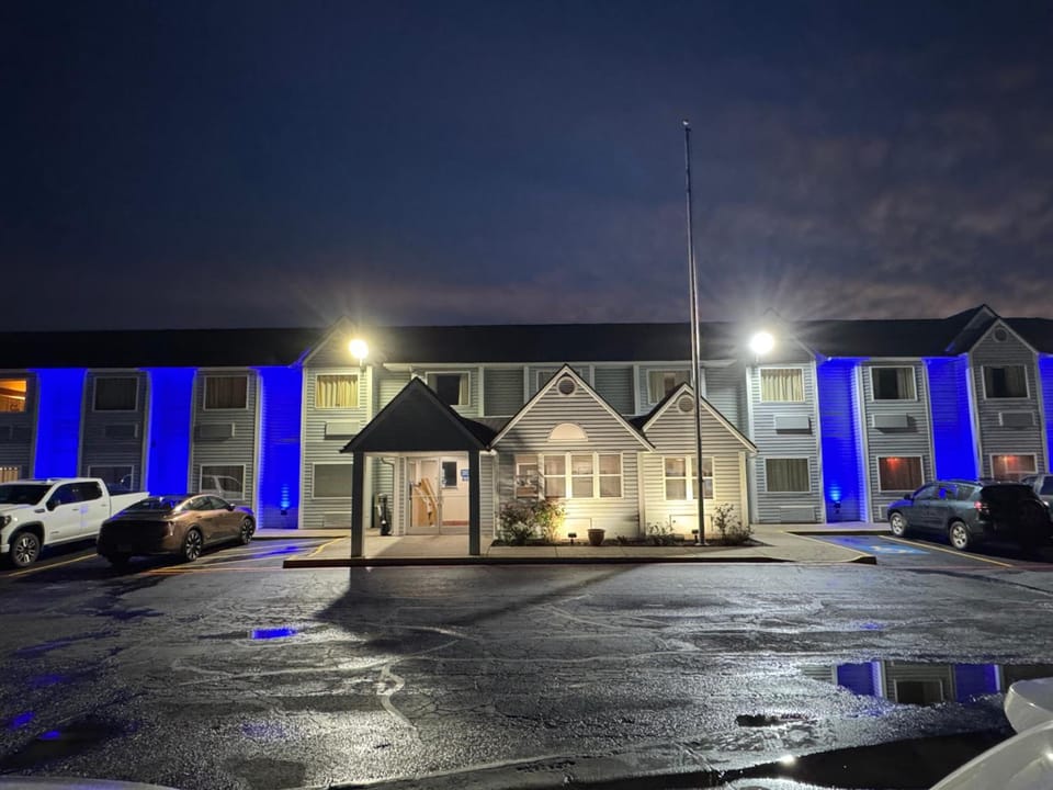 Americas Best Value Inn & Suites Ada Hotel in Ada