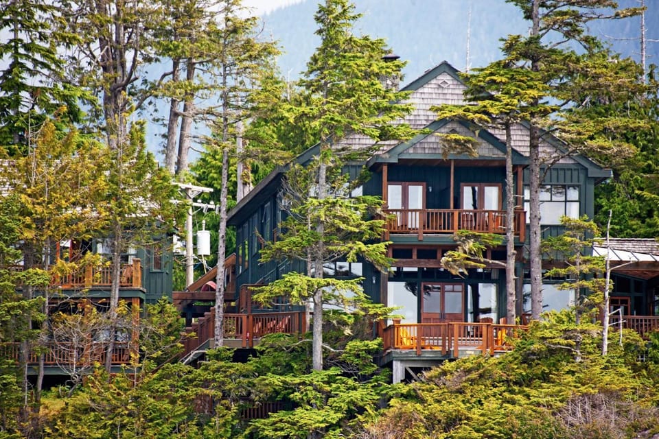 Middle Beach Lodge Lodge in Tofino
