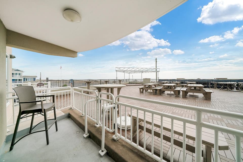 Montreal Beach Resort Hotel in Cape May