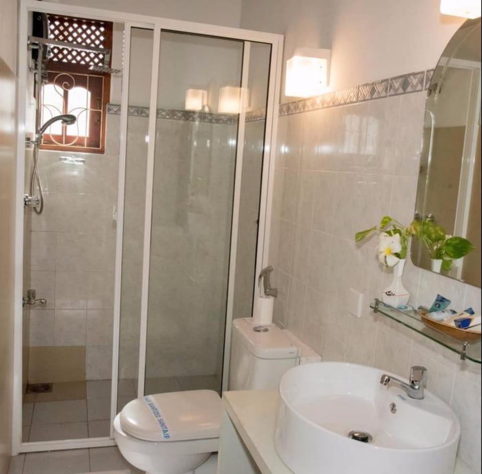 Goldi Sands Villa Resort in Negombo