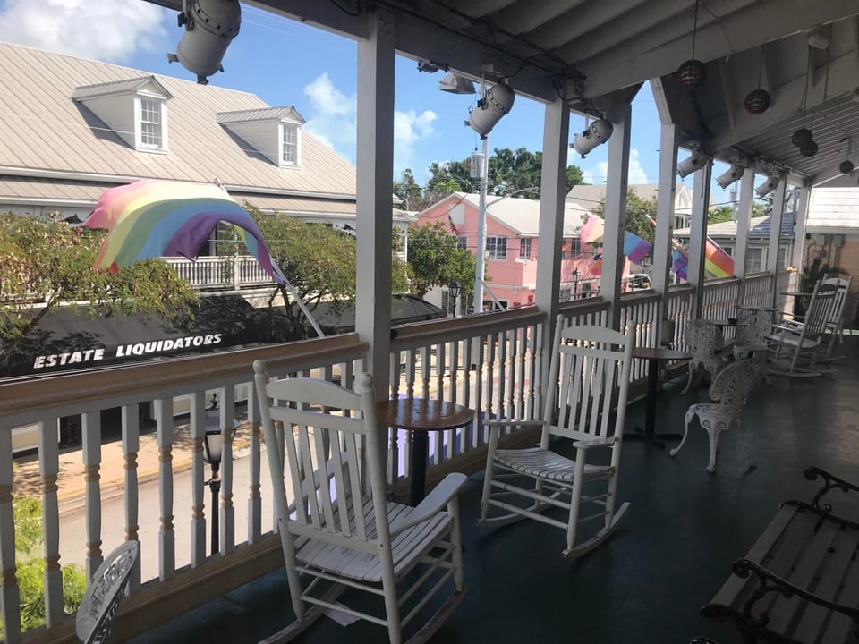 New Orleans House - Gay Male Adult Guesthouse Hotel in Key West