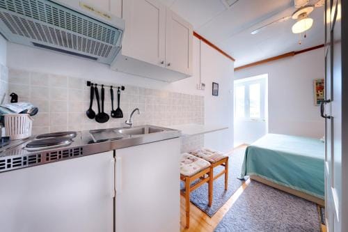 Apartments and rooms by the sea Komiza, Vis - 2431 Hotel in Komiža