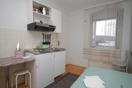 Apartments and rooms by the sea Komiza, Vis - 2431 Hotel in Komiža