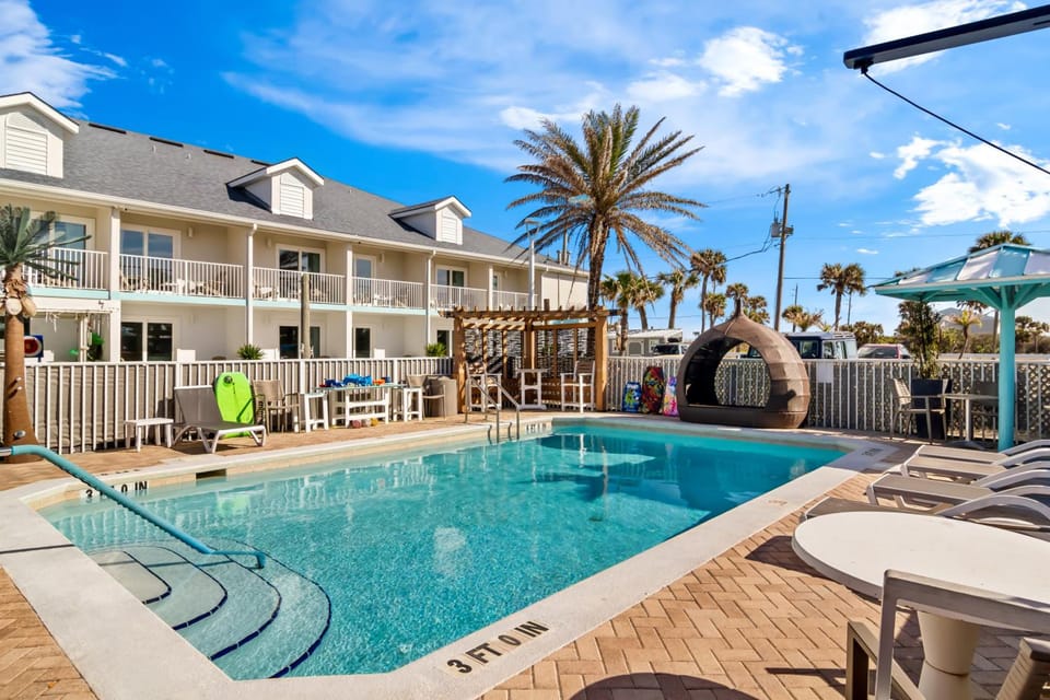 Ocean Sands Beach Boutique Inn-1 Acre Private Beach-St Augustine Historic-2 Miles-Shuttle with Downt Hotel in Vilano Beach