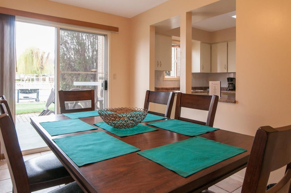 Okanagan Seasons Resort Hotel in Kelowna