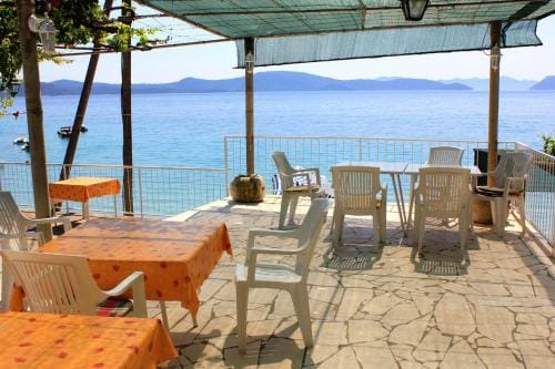 Rooms by the sea Sladjenovici, Dubrovnik - 2161 Hotel in Dubrovnik-Neretva County