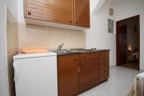 Apartments and rooms with parking space Metajna, Pag - 4120 Hotel in Zadar County