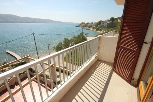 Rooms by the sea Metajna, Pag - 3305 Hotel in Zadar County